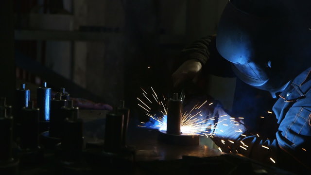 Welding operation in a dark room in the manufacture