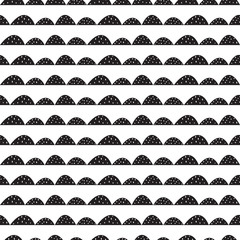 Fototapety  Skandynawski bezszwowe czarno-biały wzór w stylu wyciągnąć rękę. Stylizowane rzędy wzgórza. Falowy prosty wzór na tkaniny, tekstylia i pościel dla niemowląt.