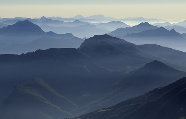 Siluetas de montañas. Picos de Europa
