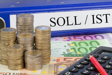 SOLL IST Aktenordner mit Geld