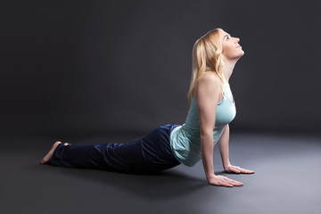 Fototapeta na wymiar Girl doing yoga