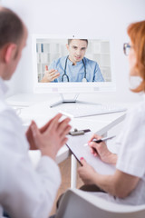 Online conversation between medical experts