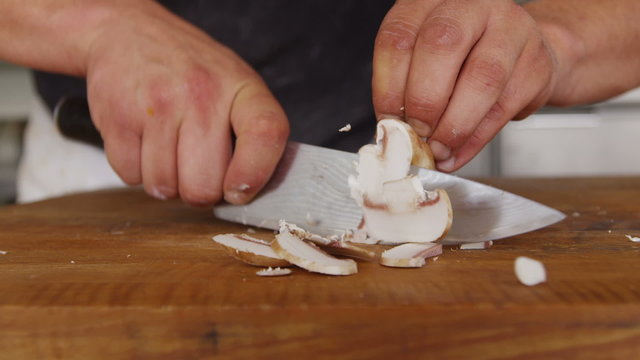 Slicing mushroom