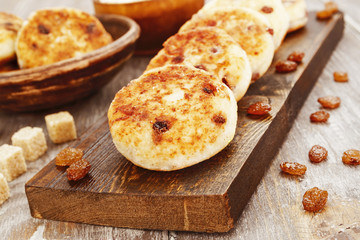 Cottage pancakes with raisins