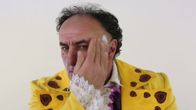 Сlown does makeup on the face