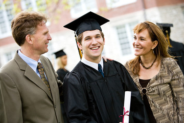 Graduation: Graduate Stands with Parents