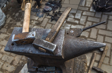 Anvil and hammers