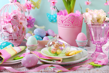 easter table decoration with eggs and flowers in pastel colors
