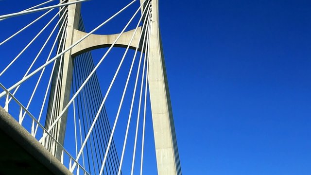 Piliers d'un pont hauban&eacute;