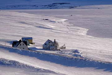 Fotobehang Un petit village isolé du Nord de l'Islande © Pierre-Jean DURIEU