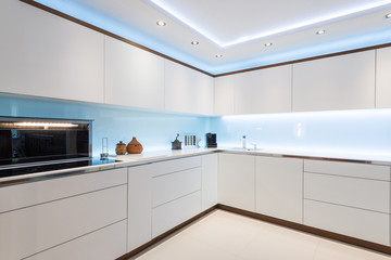 Fototapeta na wymiar Breathtaking light interior design of kitchen