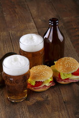 Birra chiara e panino