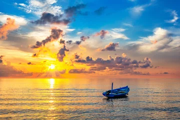 Photo sur Aluminium Eau Lever de soleil coloré sur l& 39 océan aux Maldives