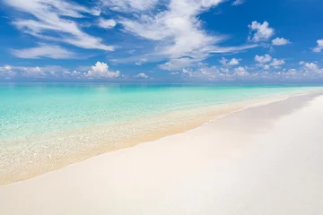 Schöner Meeresstrand auf den Malediven © sborisov
