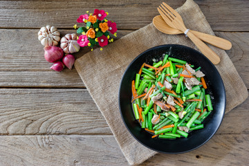 Onion flower stir fried with black dish