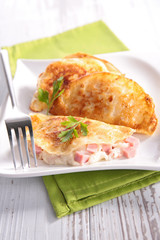 crepe with cream and bacon