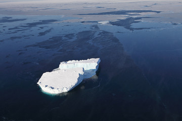 Vue aérienne des icebergs