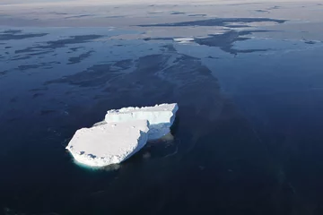Crédence de cuisine en verre imprimé Arctique Vue aérienne des icebergs