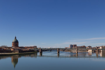 Fototapeta na wymiar View over Garonne River in Toulouse