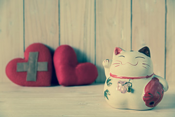 lucky cat with couple heart background