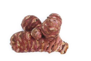 Topinambur su sfondo bianco