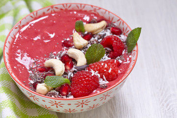 Raspberry smoothie bowl