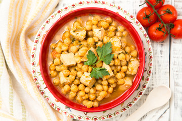 Chickpeas with Turkey meat, pepper, carrots and greens.