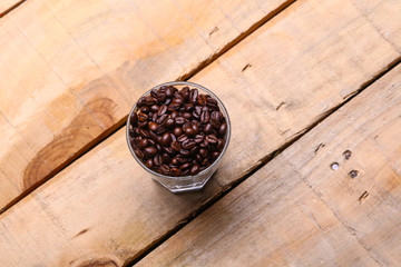 Obraz na płótnie Canvas Coffee grains in a glass