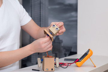 People collecting robot, the connection of the head with wires