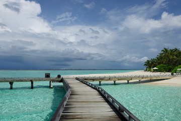Obraz premium Beautiful beach with jetty