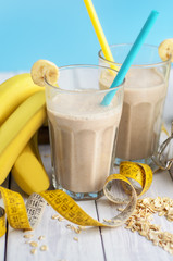 Banana smoothie with oatmeal