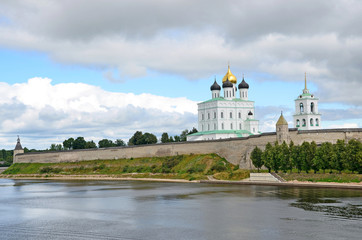 Псковский кремль с Троицким собором