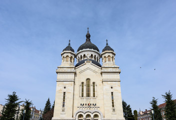 Fototapeta na wymiar Statue of Stephen Bocskay and the Dormition of the Theotokos Cathedral, Cluj-Napoca, Romania