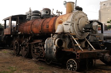 Marode kubanische Lokomotiven in Havanna