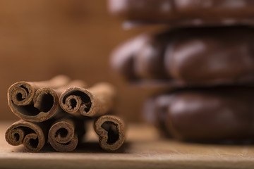 Cinnamon sticks with cookie on wood plate background