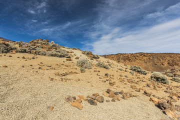 Fototapeta na wymiar Небо над каменной пустыней