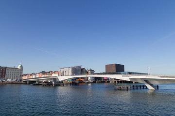 Obraz premium Inner Harbour pedestrian and cyclist bridge in Copenhagen, Denmark