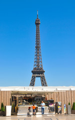 Fototapeta na wymiar Tourists in Paris