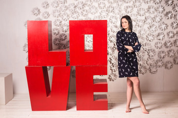 The girl thinks about love