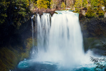 Fototapeta na wymiar Koosah Falls on the McKenzie River in Oregon
