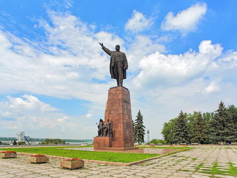 Lenin Monument in Zaporizhia, Ukraine. The monument was erected in 1964. The demolition of the monument started on March 16, 2016.