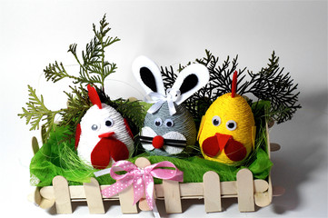 Wielkanoc, kurczaki, zając, przytulanie, znajomi, rodzina, szczęście, radość, miłość, kolory, koszyk, koszyczek, święta Wielkanocne © klumb