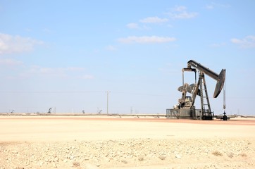 Fototapeta na wymiar Oil pump in desert Oman