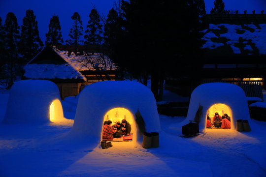 かまくら」の写真素材 | 36,445件の無料イラスト画像 | Adobe Stock