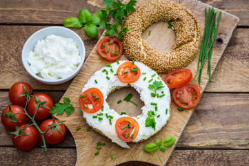 Bagel with cream cheese and tomato