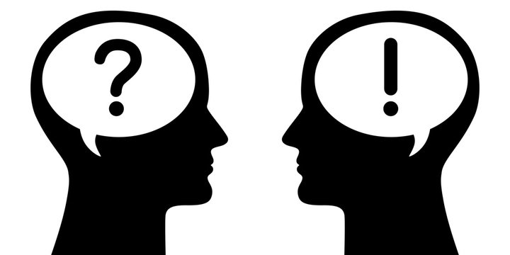 Zwei menschliche Gesichter von der Seite mit Gehirn-Sprechblasen: Frage/Antwort &ndash; schwarz-wei&szlig;, Vektor, freigestellt