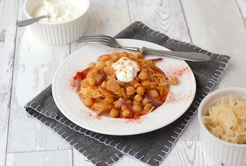 Chickpeas with cabbage, yougurt and pepper, front view