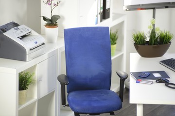 Leeres eingerichtetes modernes Büro