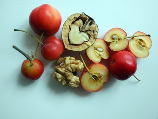Walnuss und Zieräpfel