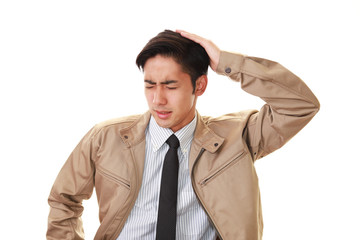 疲れた表情の作業員